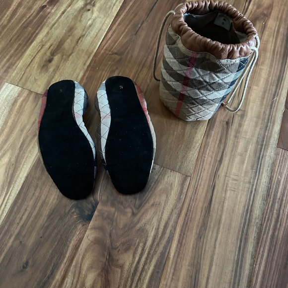 Authentic Burberry ballet shoes with carrier small. Size about 6 - Picture 3 of 8